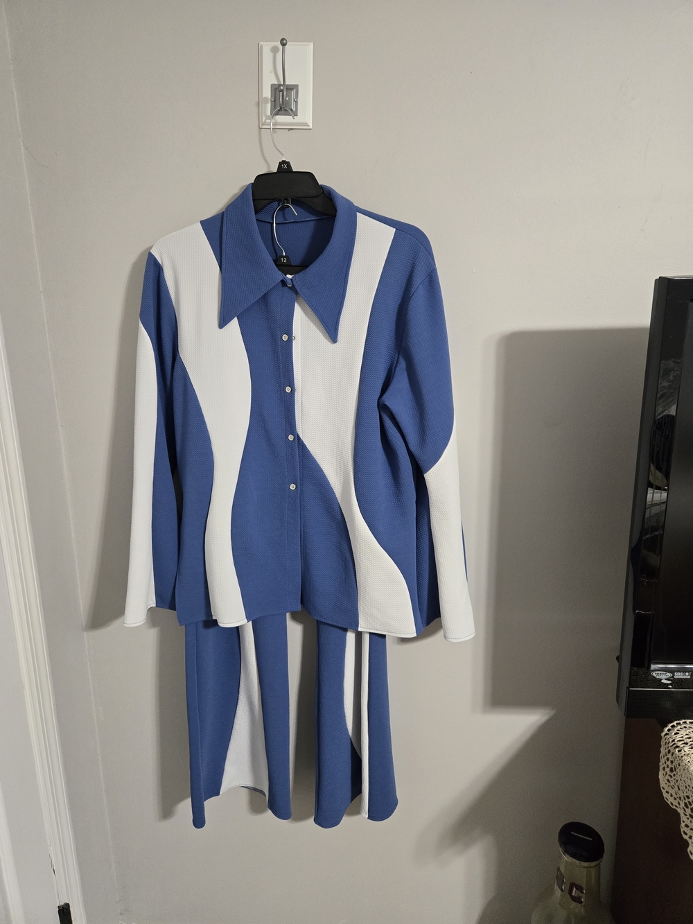 Blue & White Wave-Pattern Button-Front Top
